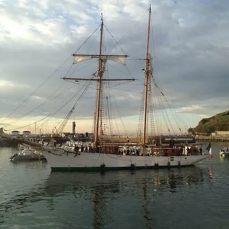 Une Boucane En Bord De Mer Fécamp